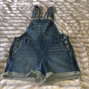Torrid NWT short denim overalls, size 16